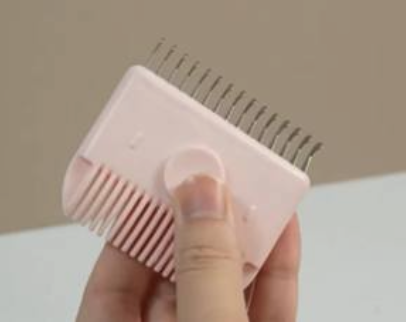Dual-Sided Retractable Stainless Steel & Plastic Detangling Tool